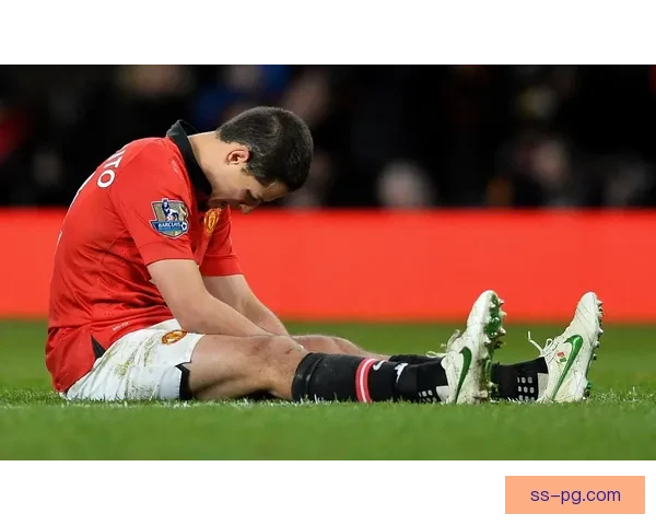 佩特洛维奇联赛杯点球大战神勇扑出关键点球力挽狂澜助球队晋级夜