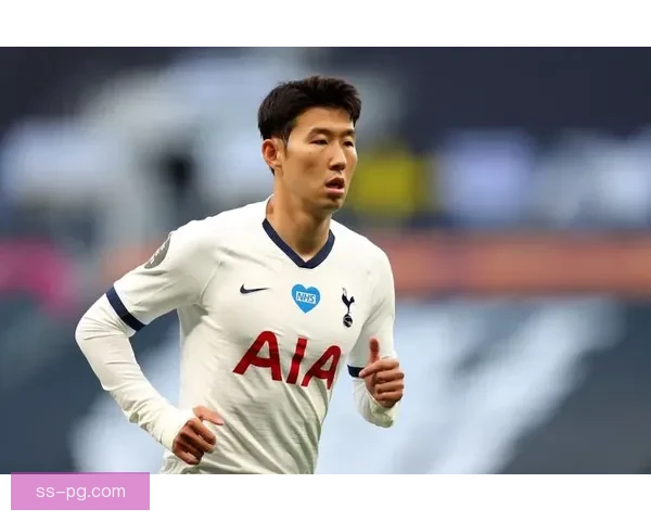 孙兴慜为热刺对阵狼队赛前英超传奇球星颁发纪念奖项