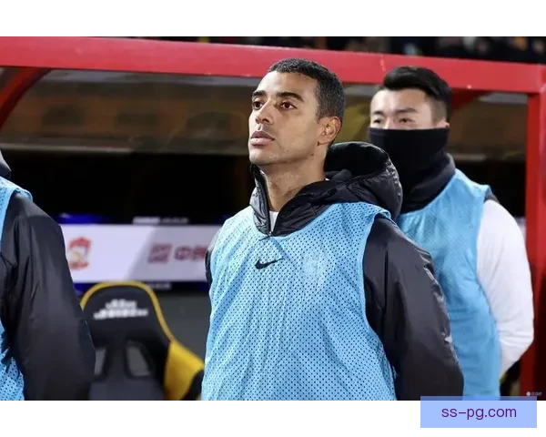 时隔三年归来阿兰再披国足战袍归化老将能否点燃中国男足进攻希望