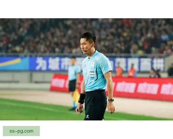 马宁担任主裁执法亚洲杯决赛引发球迷热议与关注 马宁担任主裁执法亚洲杯决赛引发球迷热议与关注