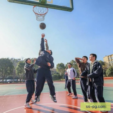 莱加内斯双前锋搭配逻辑，拉开空间与轮转冲击